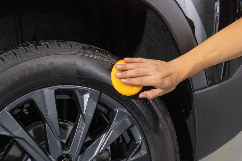 Hot Shine Tire Spray