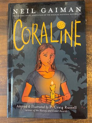 NEIL GAIMAN CORALINE GN HC