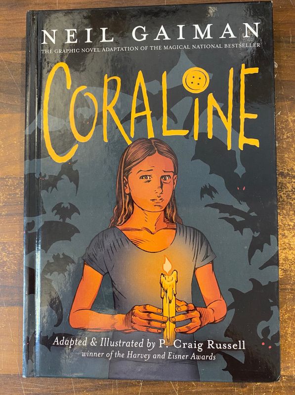 NEIL GAIMAN CORALINE GN HC