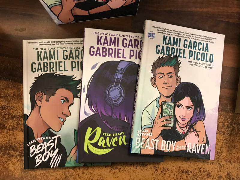 TEEN TITANS RAVEN BEAST BOY AND BEAST BOY LOVES RAVEN BOX SET