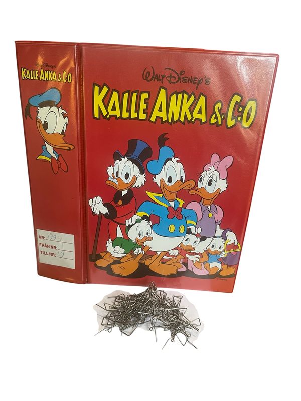 Kalle Anka Samlingspärm för 26 tidn. OBS! Begagnat exemplar i gott skick.