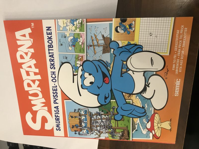 SMURFARNA Smurfiga Pyssel- och skrattboken SC