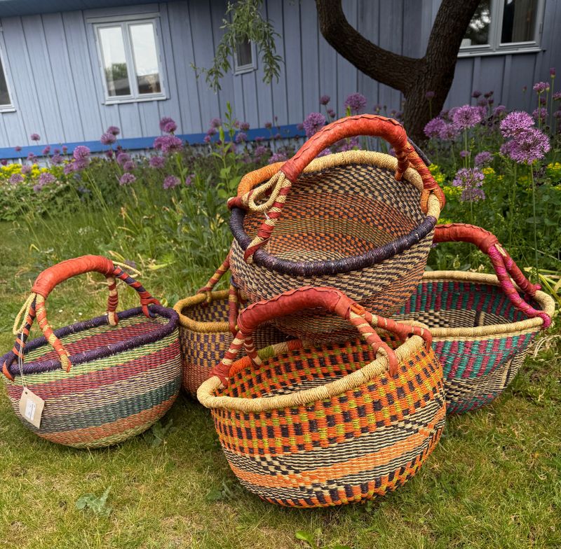 Korg HANDFLÄTAD elefantgräs/getskinn Burkina Faso