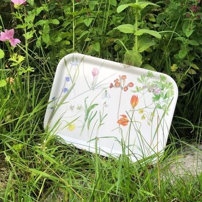 Bricka "Vårblommor" av Maj Fagerberg