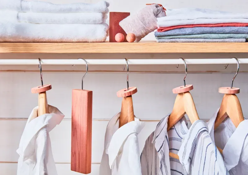 Cederträringar till galge