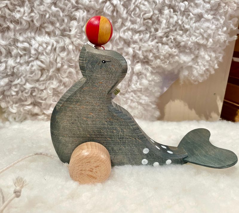 Dragdjur SÄL med BOLL