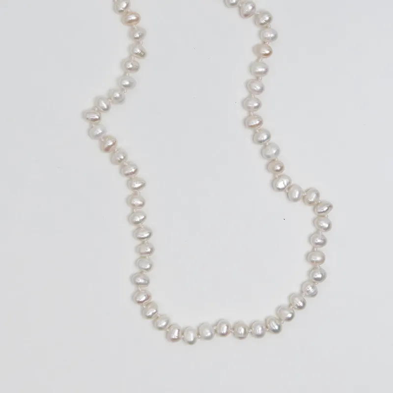 Sötvattenpärlor PEARLY WHITE halsband