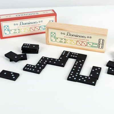 box-dominoes-28330-lifestyle