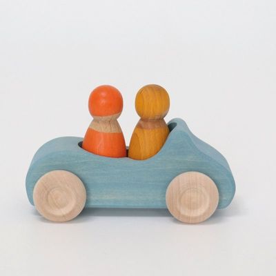 Personbil med två regnbågsvänner, blå