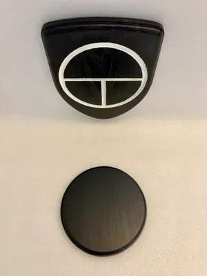 Trofésköld Gris 14cm Svart