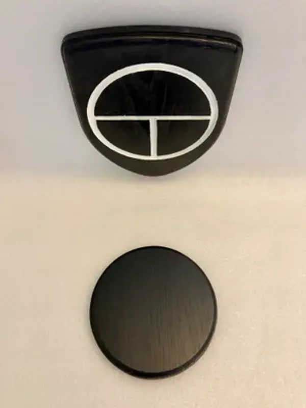 Trofésköld Gris 14cm Svart