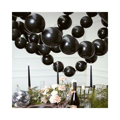 Länkande ballonger, Svart