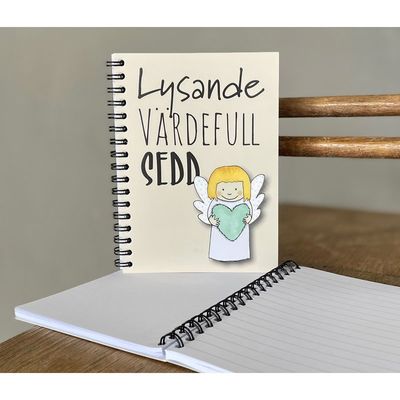 Anteckningsbok - Lysande, värdefull, sedd