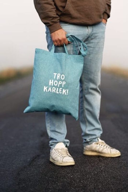 Tygkasse, blåmelerad, av återvunnen bomull - Tro, hopp, kärlek!