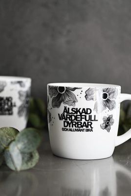 Mugg med blommor - Älskad, Värdefull, Dyrbar. Och allmänt bra.