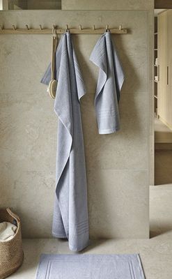 Helle Ljusblå Badrumshandduk Frotté Borganäs of Sweden