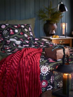 Baloo Mörkröd Pläd 130x170 Redlunds