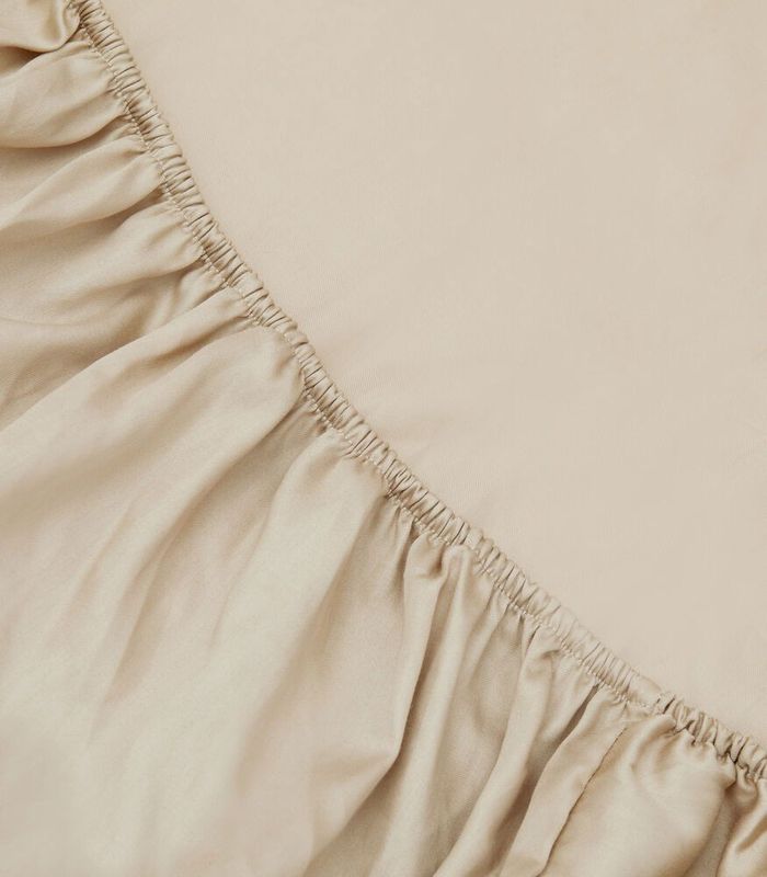 Dra på lakan Satin Sand 120x200 Kosta Linnewäfveri