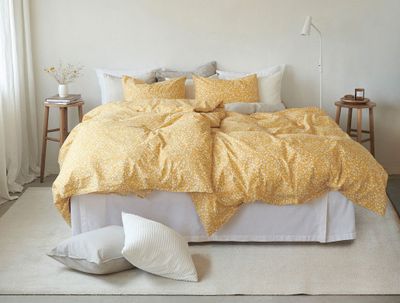 Hedda Gul Småblommigt Bäddset Enkeltäcke 150x210 Borganäs of Sweden