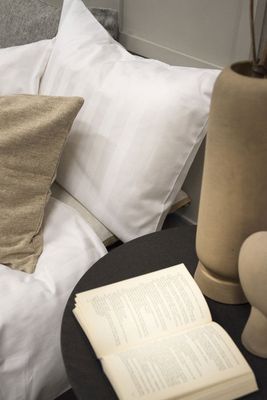 Hotell Satin Vit Bäddset Enkeltäcke 150x210 Borganäs of Sweden