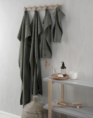 Basic Frotté Mörkgrön Badrumshandduk Borganäs of Sweden