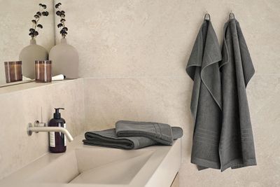 Helle Grå Badrumshandduk Frotté Borganäs of Sweden
