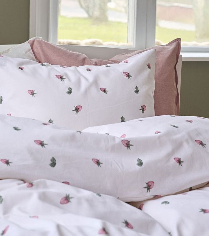 Jordgubbsdröm Rosa Bäddset Enkeltäcke 150x210 Borganäs of Sweden