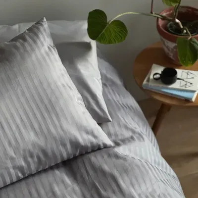 Pearl Grå Satin Randigt Bäddset Enkeltäcke 150x210 Classic Textile