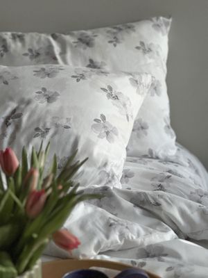 Örngott Mona Ljusgrå/Vit Satin Blommigt 50x60 Classic Textile