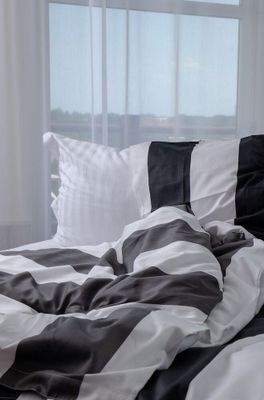 Fjällbacka Randigt Grå Satin Bäddset Enkeltäcke 150x210 Kosta Linnewäfveri