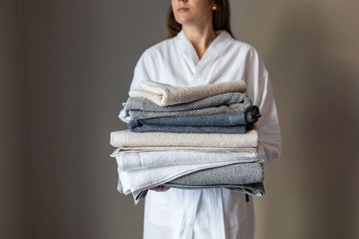 Badrumshandduk Strukturvävd Frotté Grå Kosta Linnewäfveri