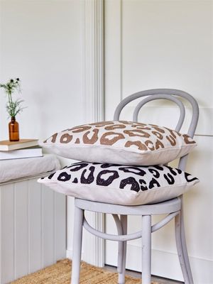 Harper Beige Leopard Kuddfodral 45x45 Redlunds