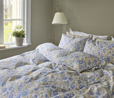 Bella Blå Blommigt Bäddset Enkeltäcke 150x210 Borganäs of Sweden