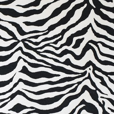 Möbeltyg Zebra och inredningstyg med svart botten Zebra mönster i offwhite, ränderna är i chenille kvalité till draperier och stolsdynor på metervara.