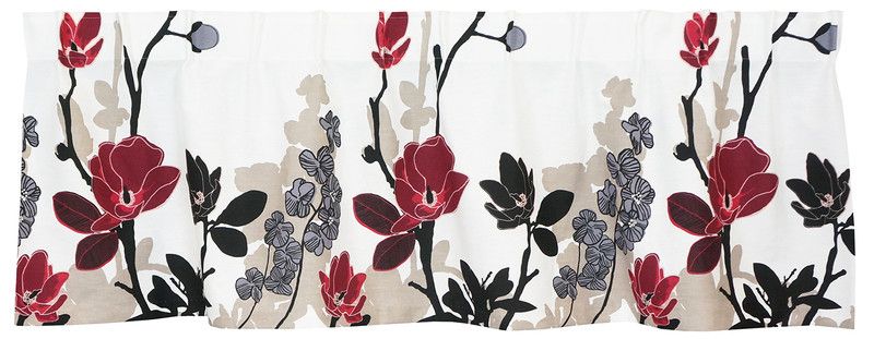 Gardinkappa på metervara med blad och vinröda blommor från Arvidssons Textil.