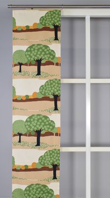 Panelgardiner Kullar grön med ett retromönster med kullar och träd- rosahuset.com