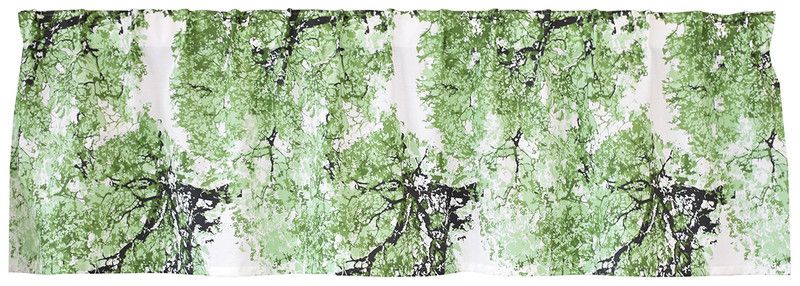 Gardinkappa på metervara med vit botten och gröna träd från Arvidssons Textil.