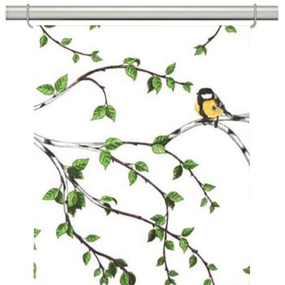 Panelgardiner Gläntan panel från Arvidssons textil med trädgrenar och fåglar på vit botten