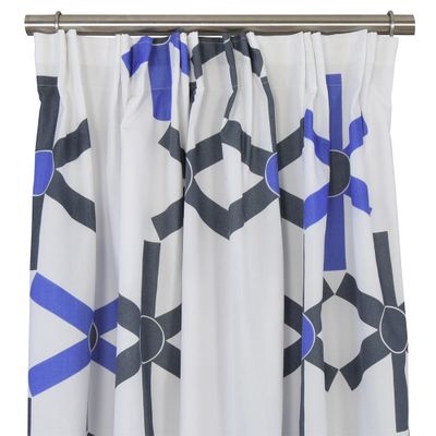 Cluster blå gardiner något tunnare gardiner med grafiskt mönster| rosahuset.com