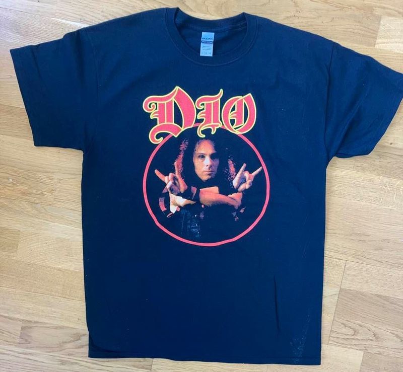 DIO T-Shirt Promofoto