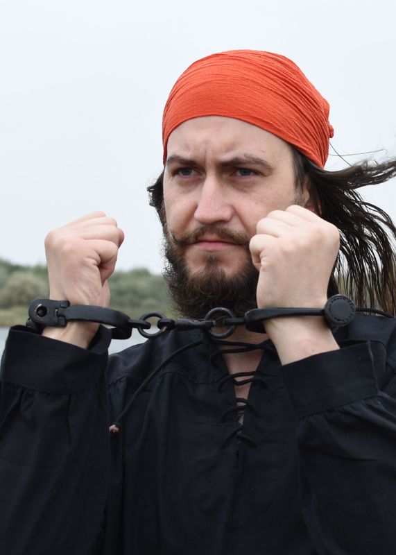 MEDELTIDS HANDFÄNGSEL I STÅL - ANTIK DESIGN