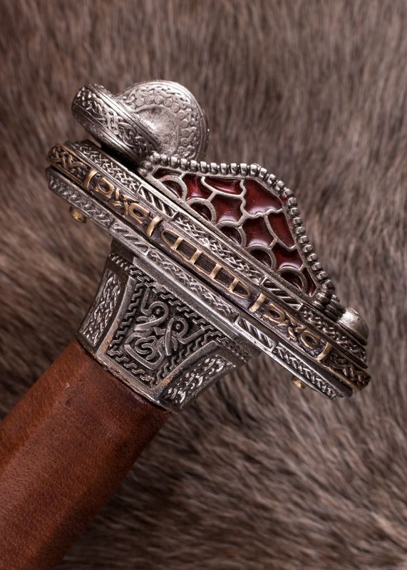 svärd från Vendeltiden i Sverige i damaskusstål