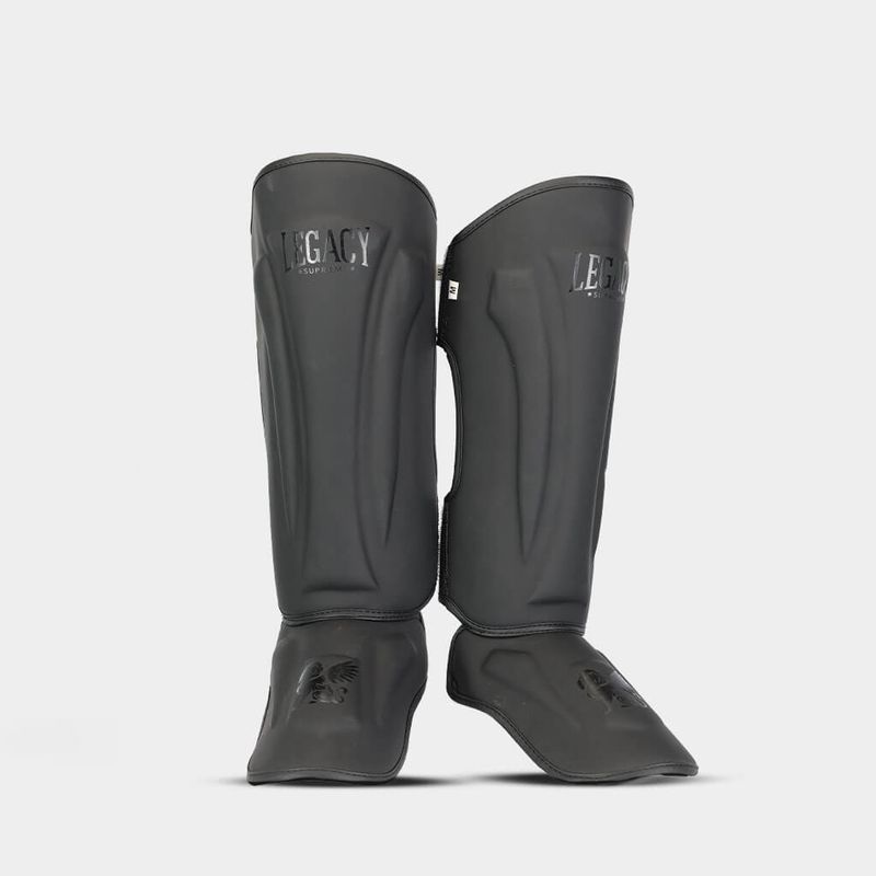 Tribal all black benskydd
