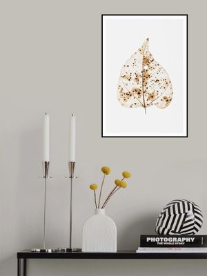 Dotted Leaf Elegance