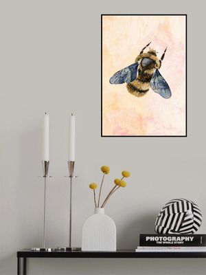 Rustic bee