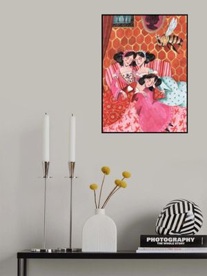 The queen bee and pink princesses