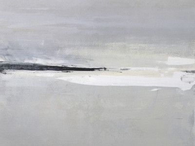 Serene Horizon with Soft Gray and White Tones