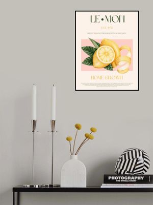 Vintage Style Sliced Lemon With Leaves