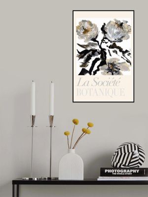 La Société Botanique Black, White and Cream Flowers
