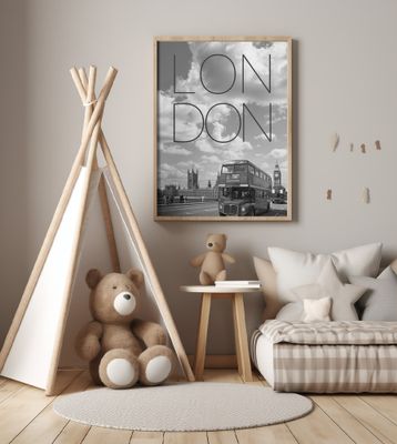 Busses in London | Text &amp; Skyline